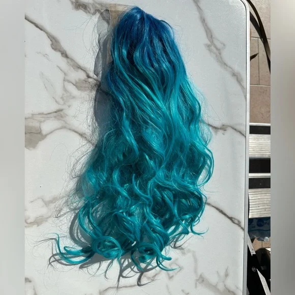 Dual Blue tone Wig (perfect for Frozen or Mermaid). 24”+ - Picture 4 of 12